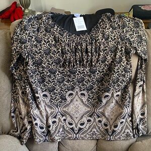 Chic Black and Cream Patterned Blouse